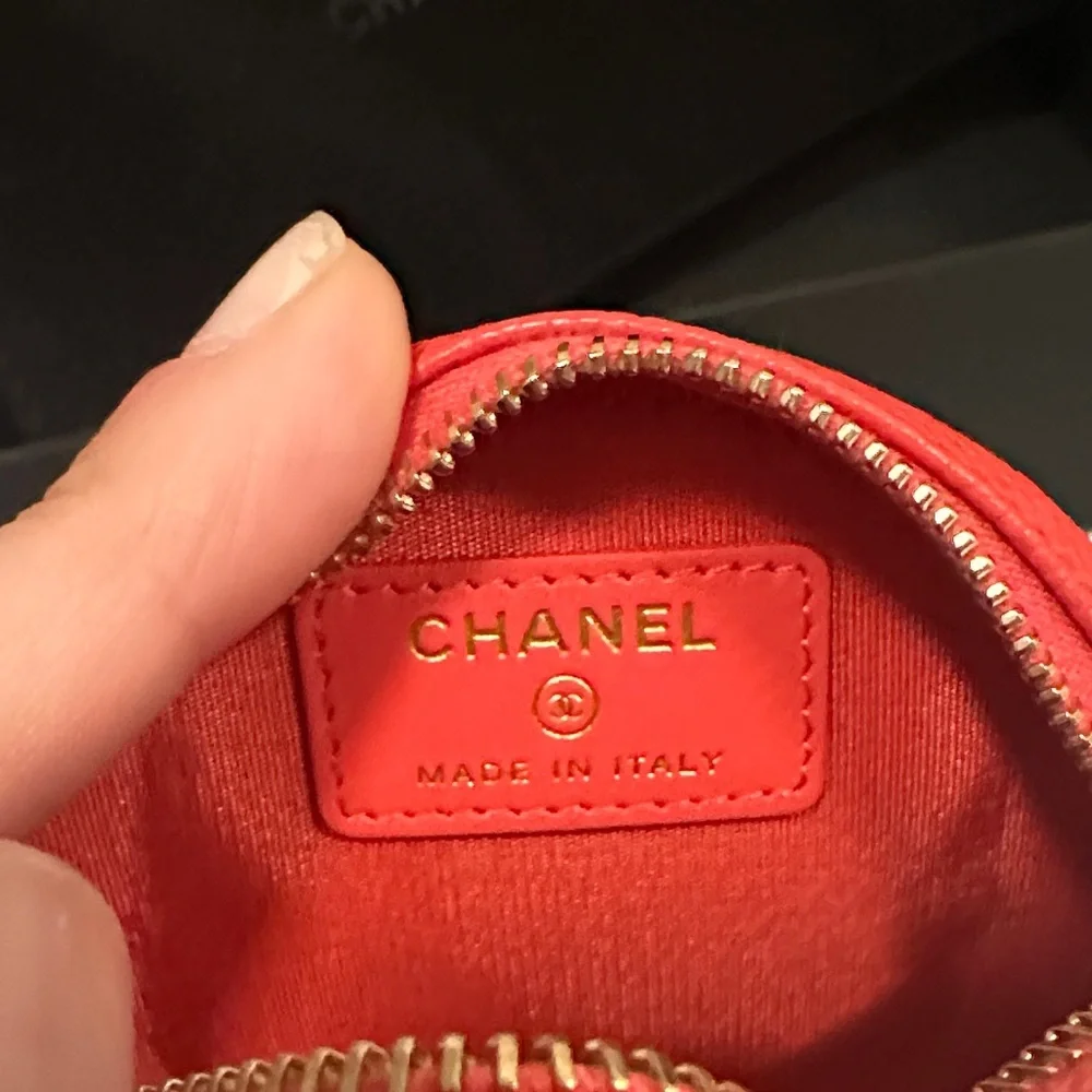 CHANEL Red Pebbled Caviar Leather Round CC Filigree Coin Purse - Picture 6 of 7